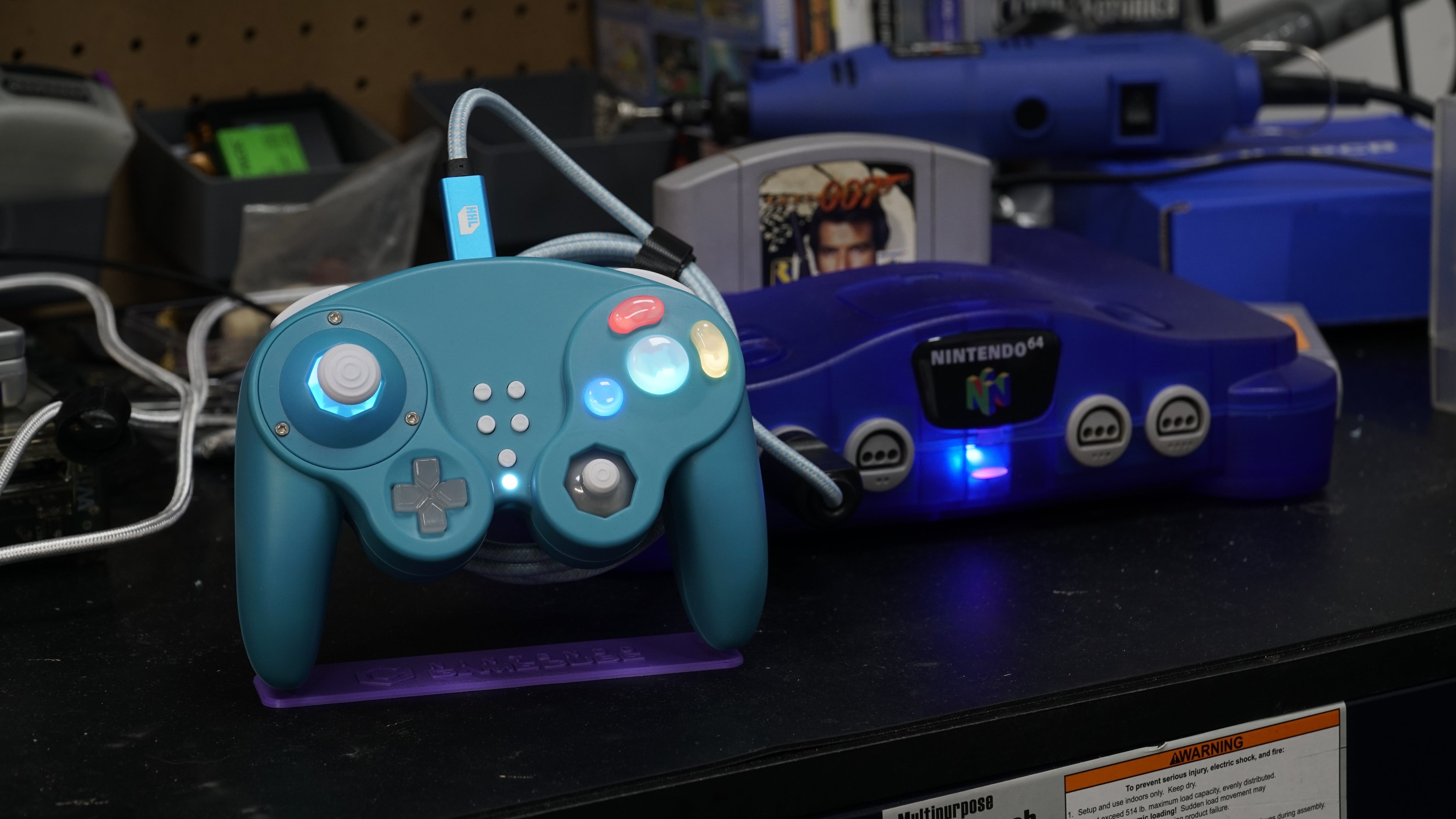 GC Ultimate Controller - Hand Held Legend